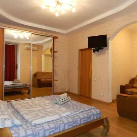1-Room Apartment 50M2 On Metalurhiv Avenue 17, By Grandhome Zaporizhia Esterno foto