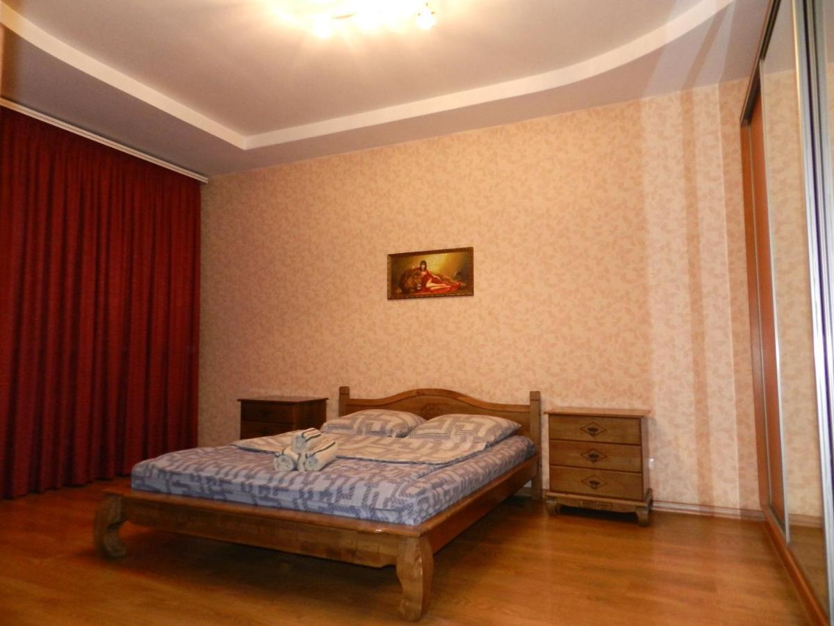 1-Room Apartment 50M2 On Metalurhiv Avenue 17, By Grandhome Zaporizhia Esterno foto
