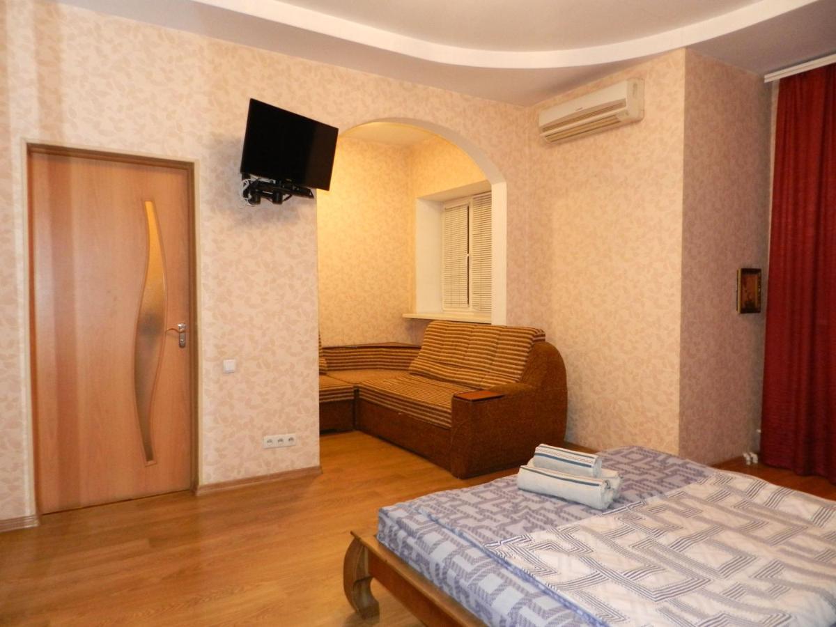 1-Room Apartment 50M2 On Metalurhiv Avenue 17, By Grandhome Zaporizhia Esterno foto